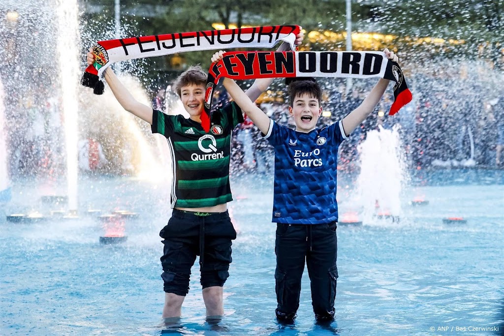 Feyenoord gehuldigd op Binnenrotte na bekerwinst