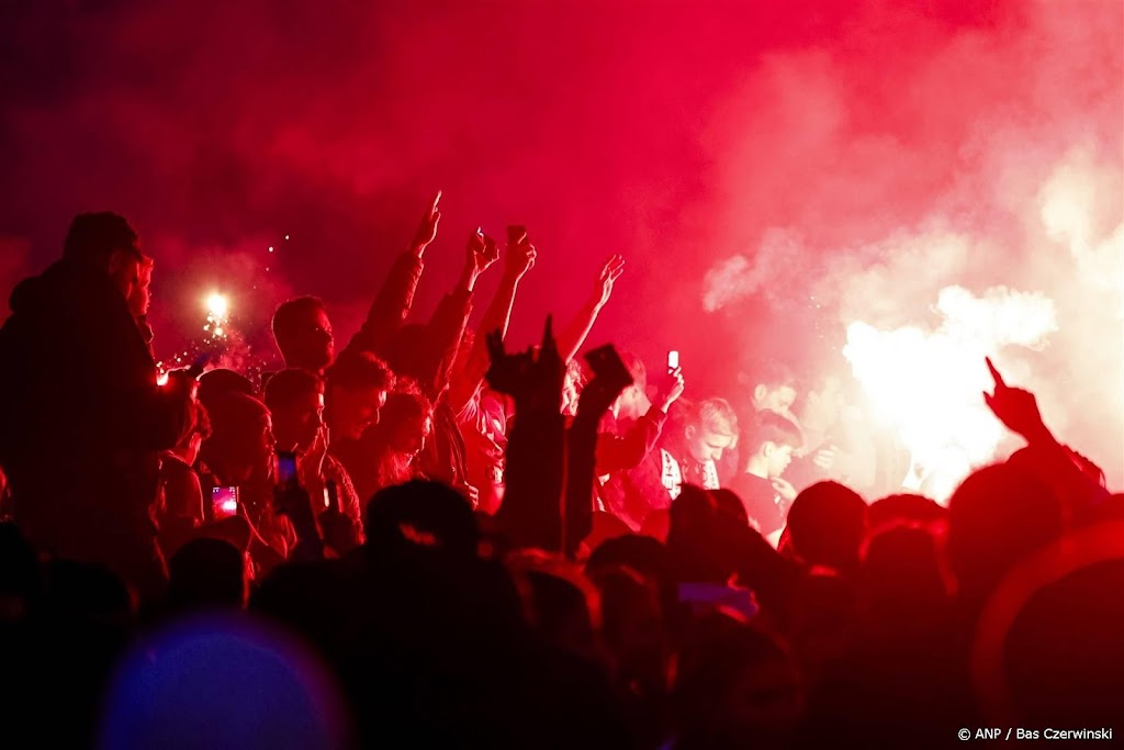 KNVB gaat daders vuurwerk in bekerfinale opsporen en bestraffen