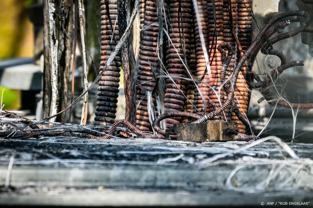 Politie wil informatie over auto rond brand zendmast Maasbree