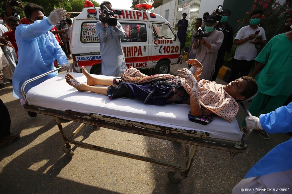 'Zeker twee inzittenden overleven vliegtuigcrash Pakistan'