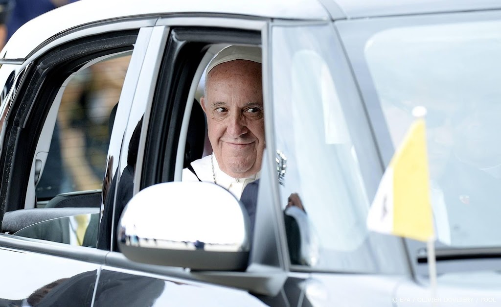 Fisker maakt eerste elektrische pausmobiel voor paus Franciscus