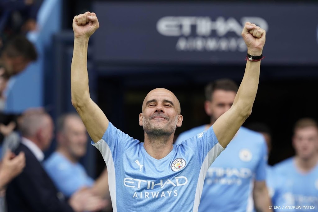 Guardiola looft 'speciale' City-spelers na weer een titel