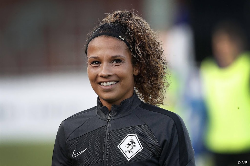 Shukrula eerste vrouwelijke scheidsrechter in betaalde voetbal