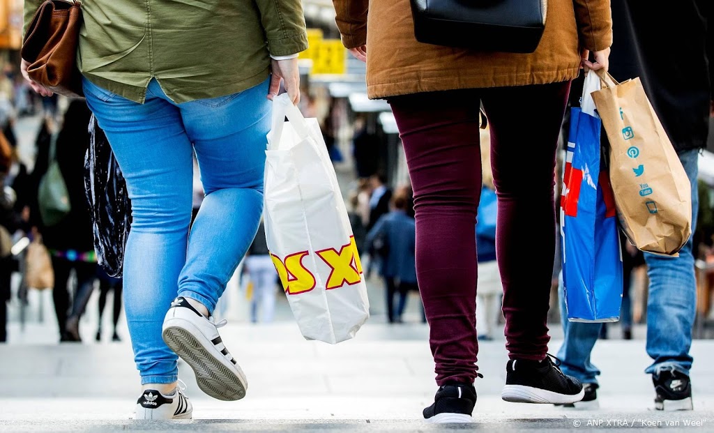 Consumenten geven veel minder uit door coronacrisis
