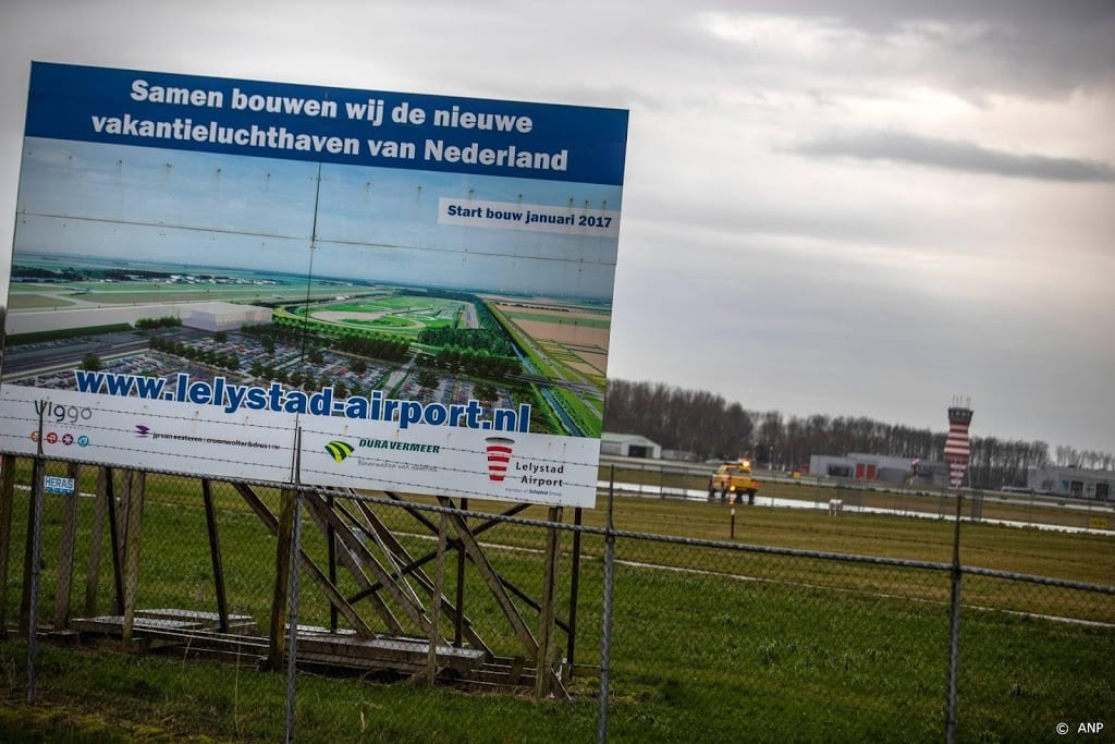 'Topambtenaren verduisterden stukken over Lelystad Airport'