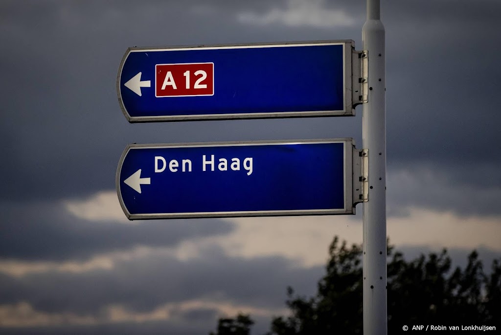 Politie sluit uit voorzorg A12 bij Den Haag af