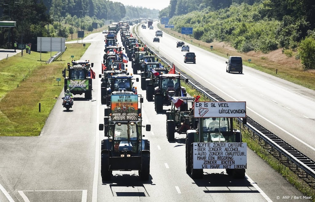 Rijkswaterstaat: vermijd A1, flinke vertraging door trekkers