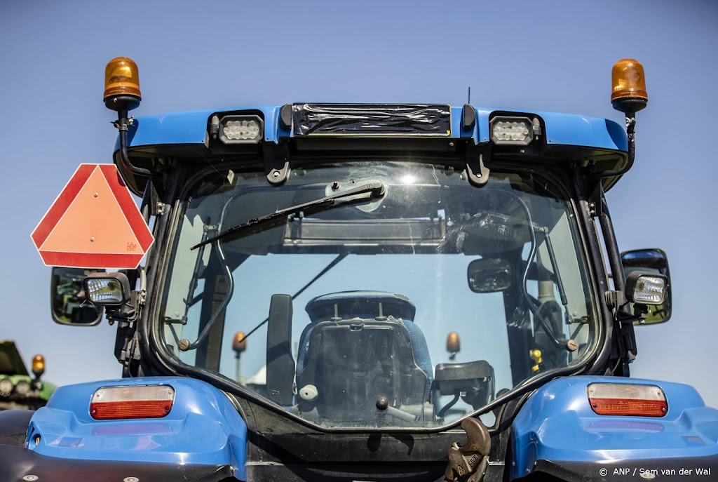 Boeren blokkeren snelwegen met tractoren na protest