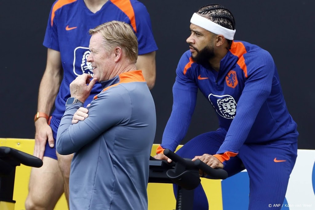 Koeman praat dag na Frankrijk op training uitgebreid met Depay