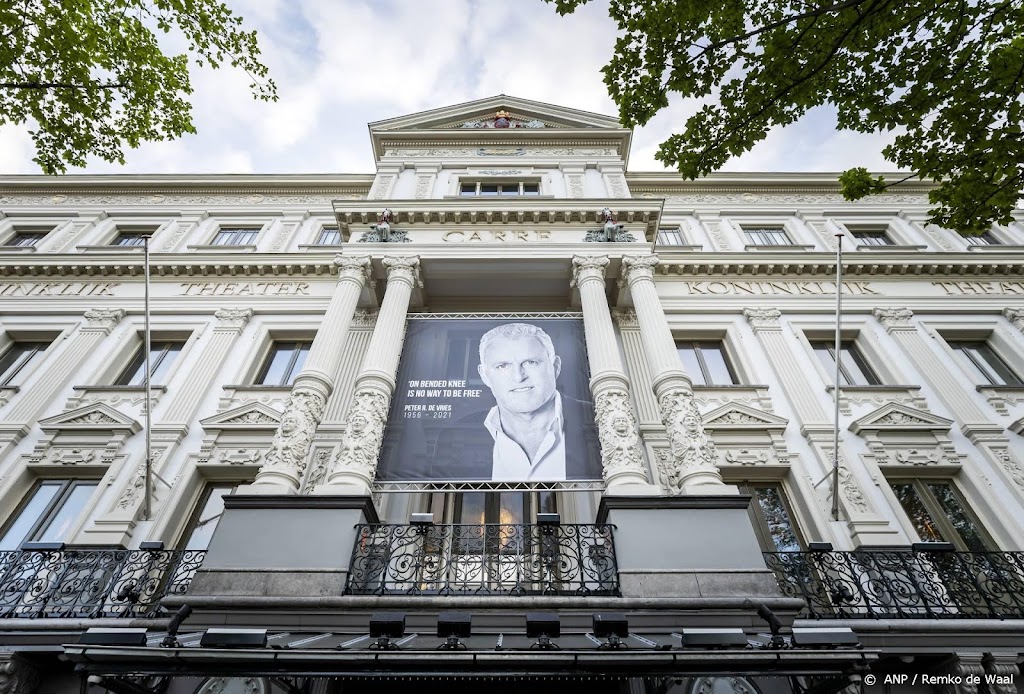 Kist met lichaam Peter R. de Vries is Carré uit gedragen