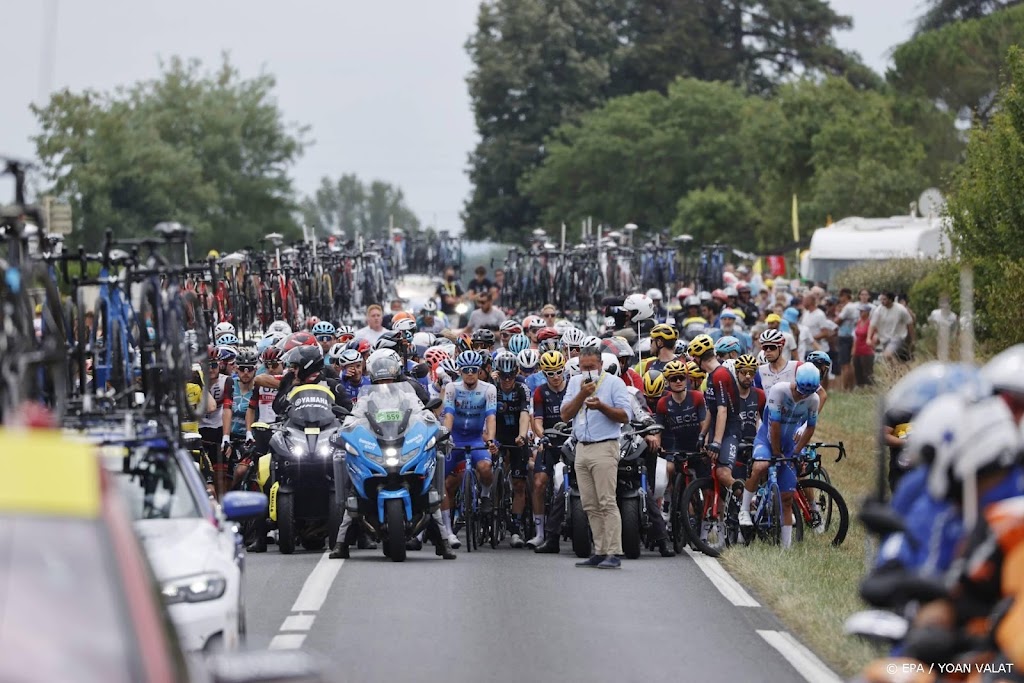 Tourrenners in 19e rit opnieuw kort gestopt wegens demonstratie