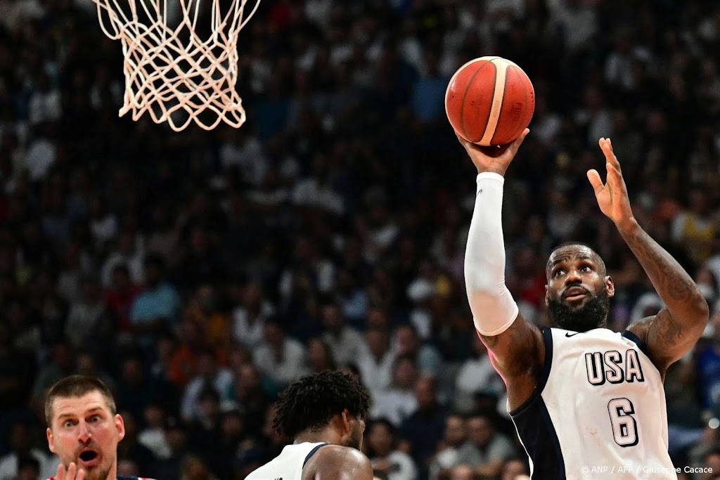 Basketballer James draagt Amerikaanse vlag bij opening Spelen