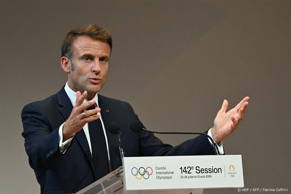 Macron vindt dat Biden moed toont met terugtrekking