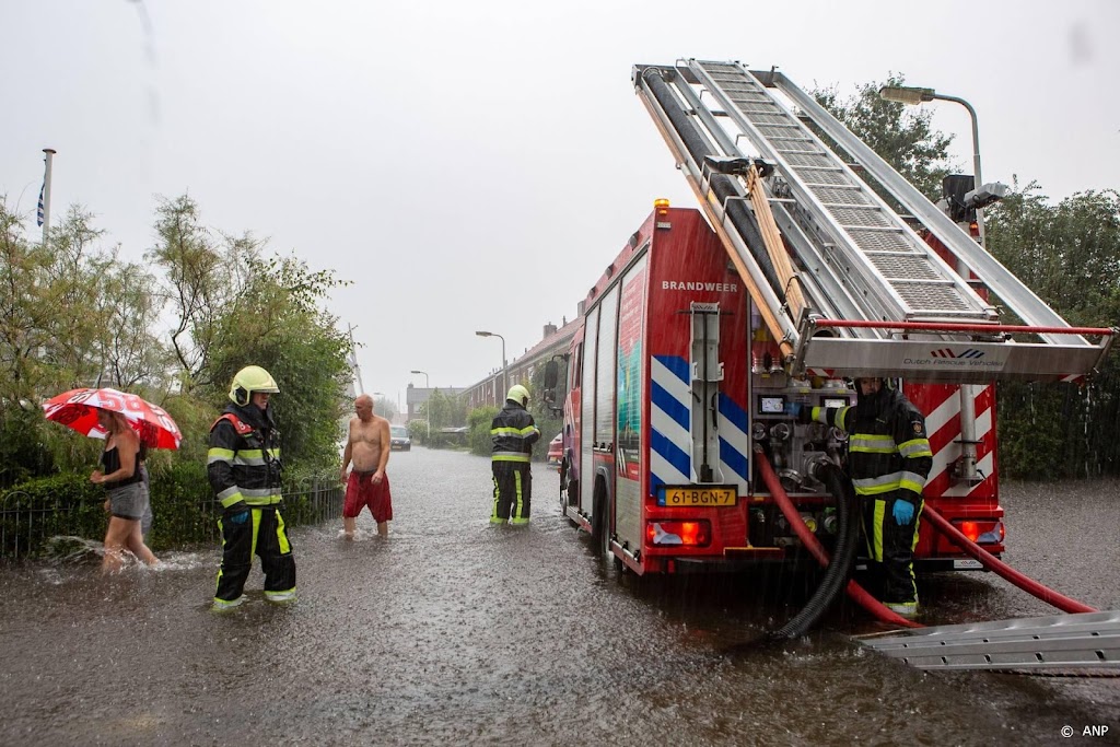Wateroverlast op diverse plekken in het land door zware regenval