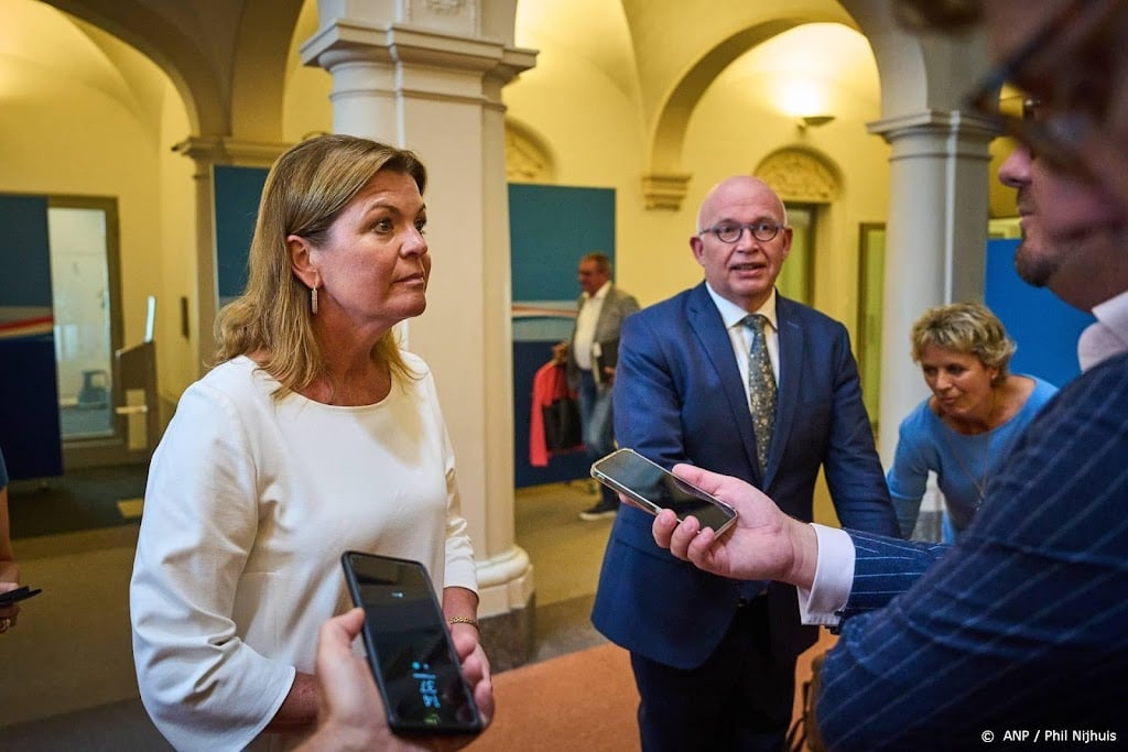 Ministers Van der Wal en Staghouwer op bezoek bij boeren