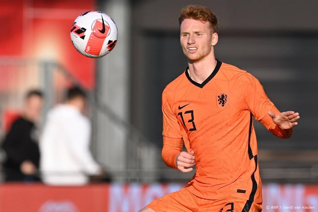Verdediger Van den Berg naar Brentford