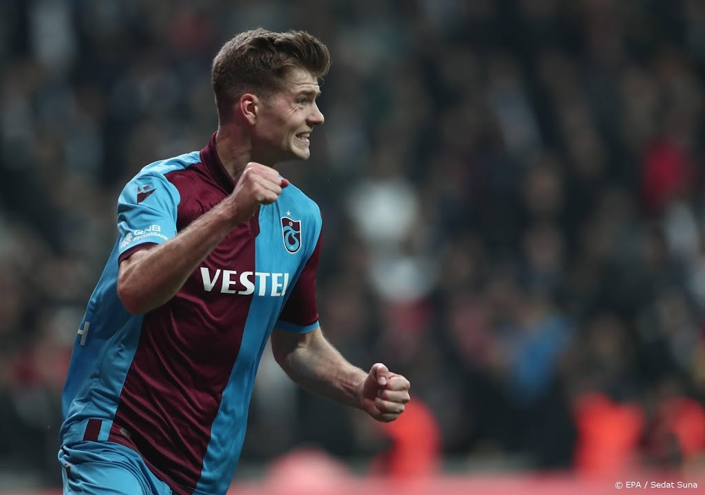 Noorse spits Sørloth voor vijf jaar naar RB Leipzig
