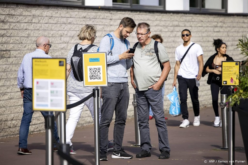 Niet meteen boete bij niet controleren coronapas