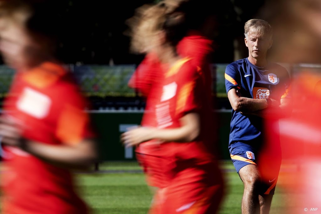 Voetbalvrouwen spelen oefenwedstrijd tegen Zambia in Breda