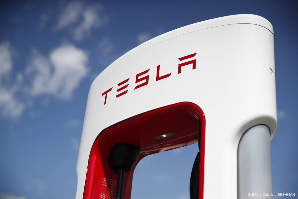 Tesla roept 1,1 miljoen auto's terug in VS om probleem met ramen