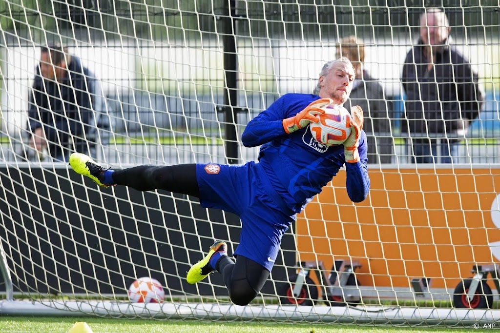 Van Gaal kiest tegen Polen voor debuterende doelman Pasveer