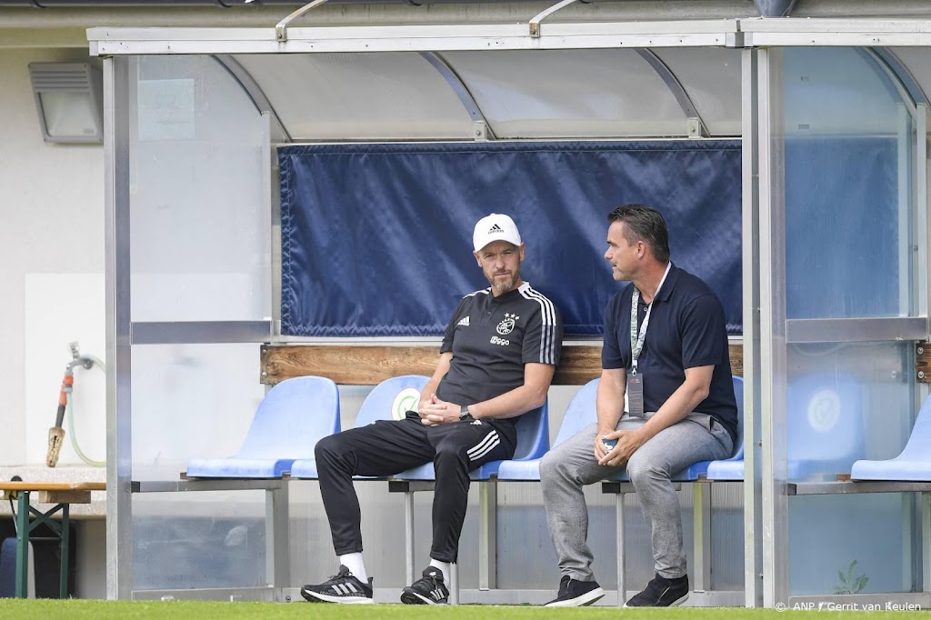 Ten Hag weet niets van Engelse belangstelling voor Overmars