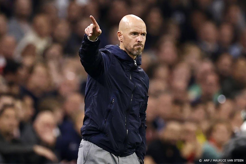 Trainer Ten Hag van Ajax is blij met PSV als tegenstander