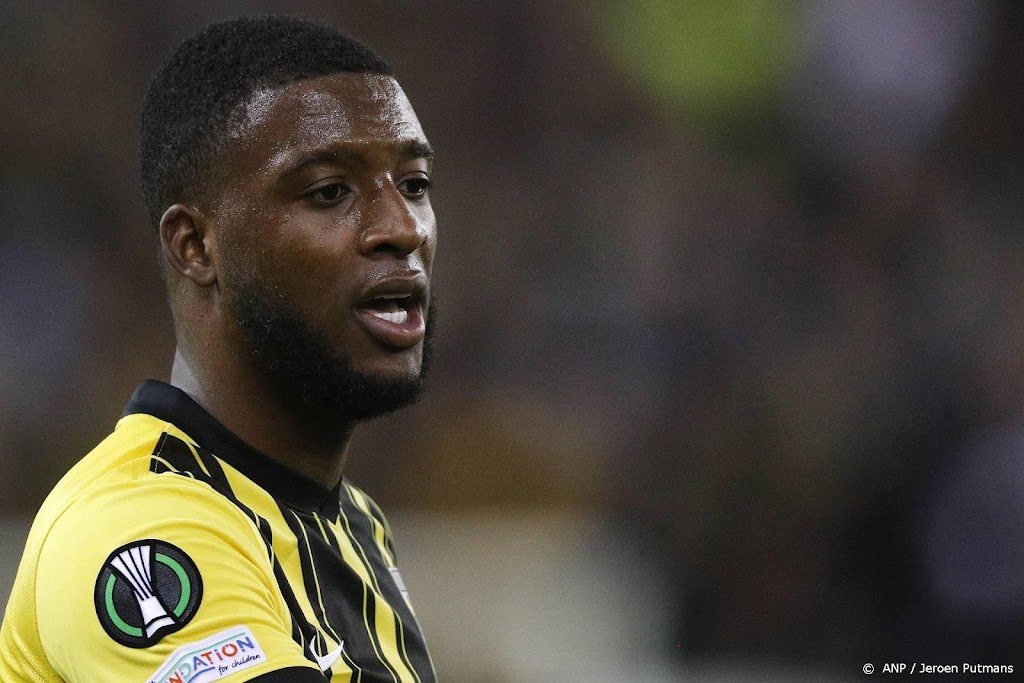 Bazoer en Buitink geschorst bij Vitesse, Wittek vraagteken