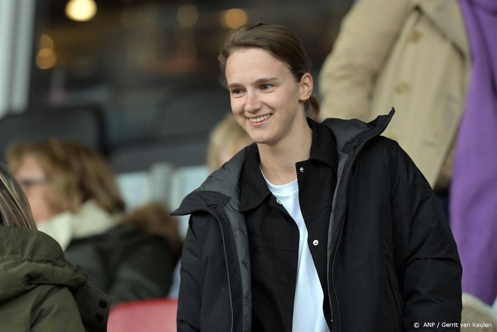 Voetbalster Miedema terug bij Arsenal na tien maanden blessureleed