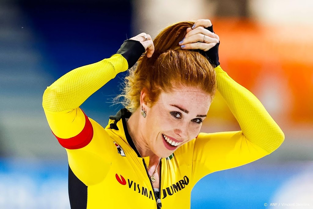 Schaatsster De Jong prolongeert Nederlandse allroundtitel