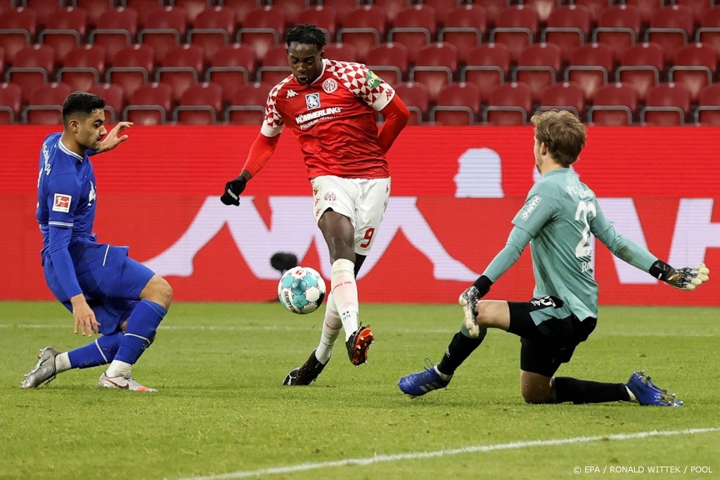 Hattrick Mateta helpt Mainz aan eerste zege
