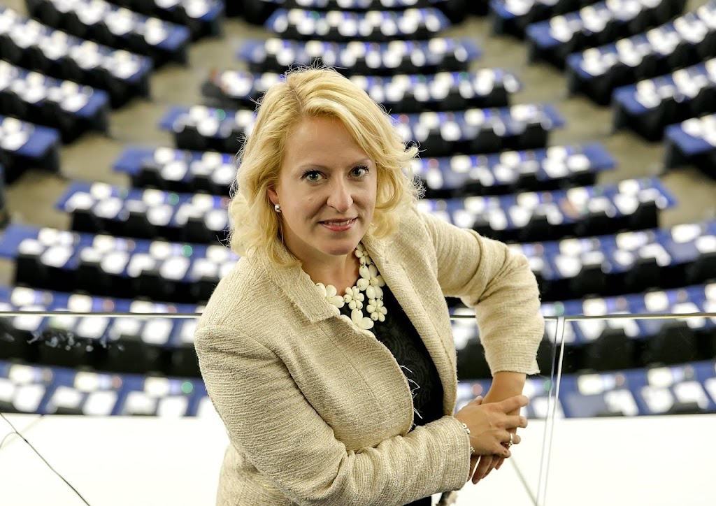 De Lange strijdt met Maltese en Oostenrijker om hamer EU-parlement