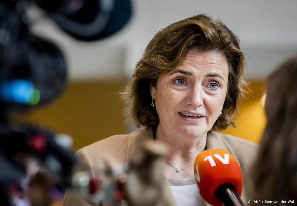Van Gennip kijkt of statushouder via 'startbaan' kan integreren