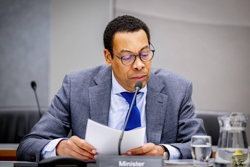 Weerwind ziet af van genderneutrale aanpassing taal in wetboek