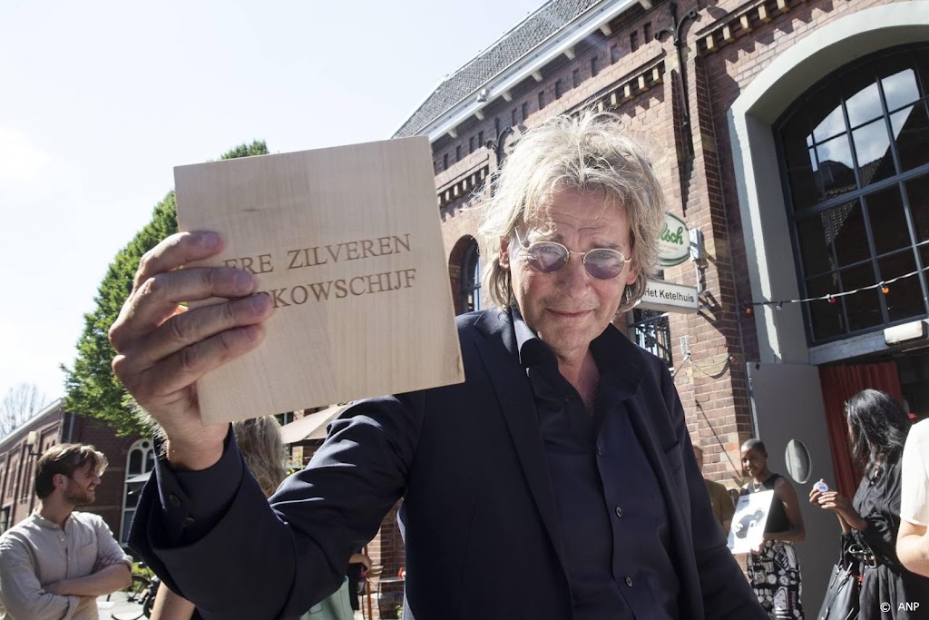 Matthijs van Nieuwkerk mag Ere Zilveren Nipkowschijf houden