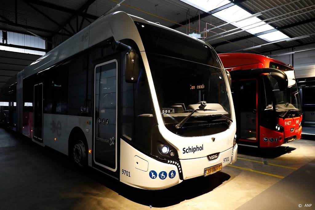 Buschauffeurs luchthaven Schiphol staken voor betere cao
