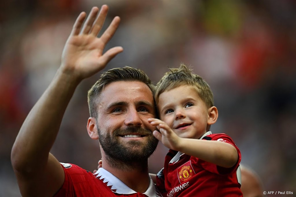 Shaw hervat na drie maanden training bij Manchester United