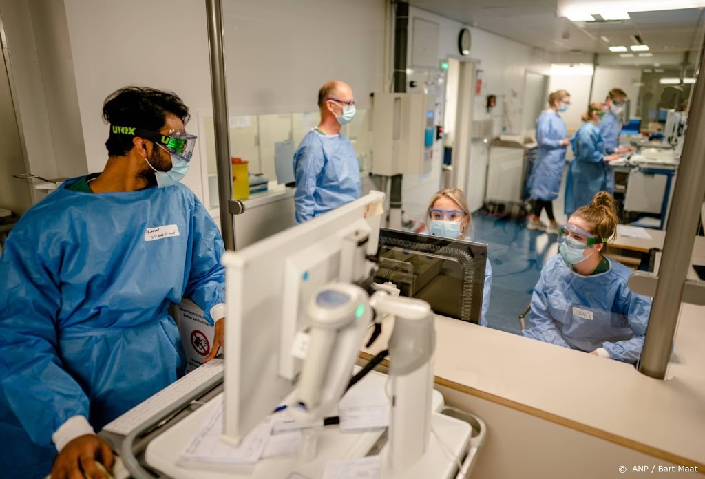 Ziekenhuizen: ons personeel moet sneller worden gevaccineerd