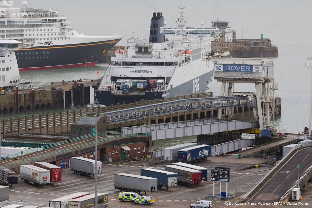 'Stel trucker vrij van test- en quarantaineverplichting'
