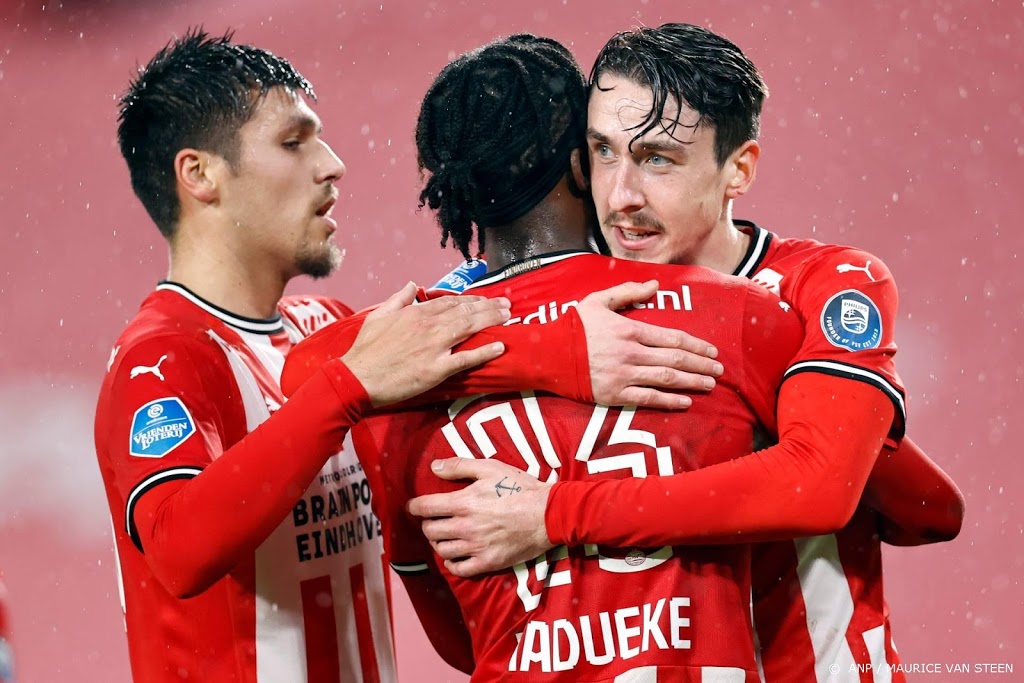 PSV verslaat ook VVV en gaat met vertrouwen korte winterstop in