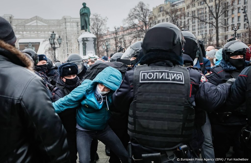 Russische politie laat vrouw Navalni vrij