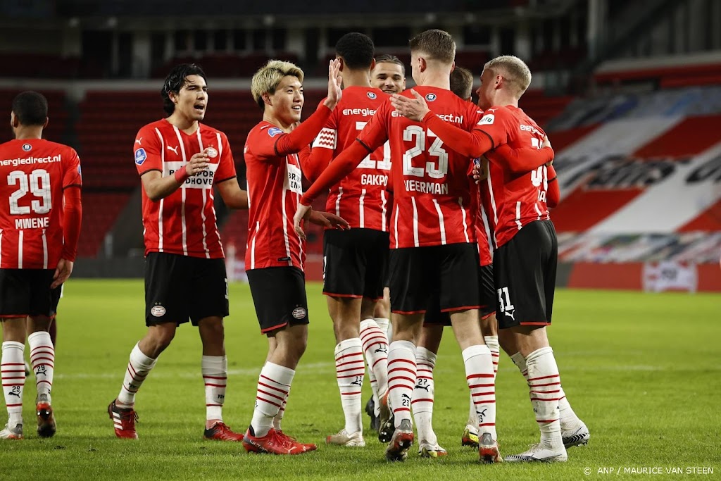 PSV verdedigt in Eredivisie koppositie tegen Ajax