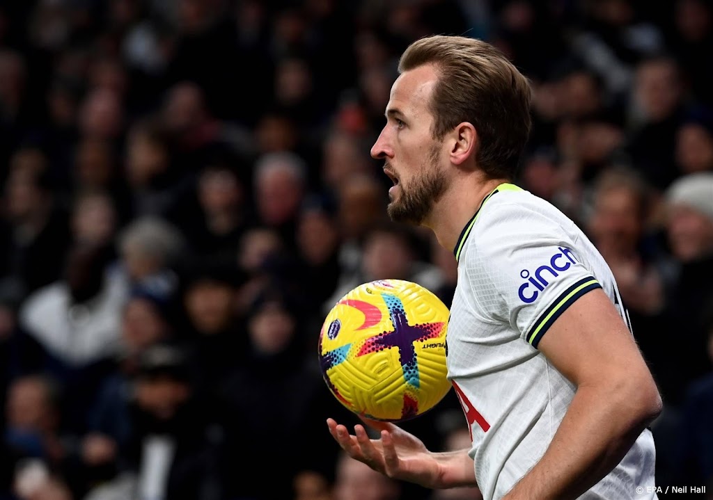 Kane schiet Tottenham met speciaal doelpunt langs Fulham