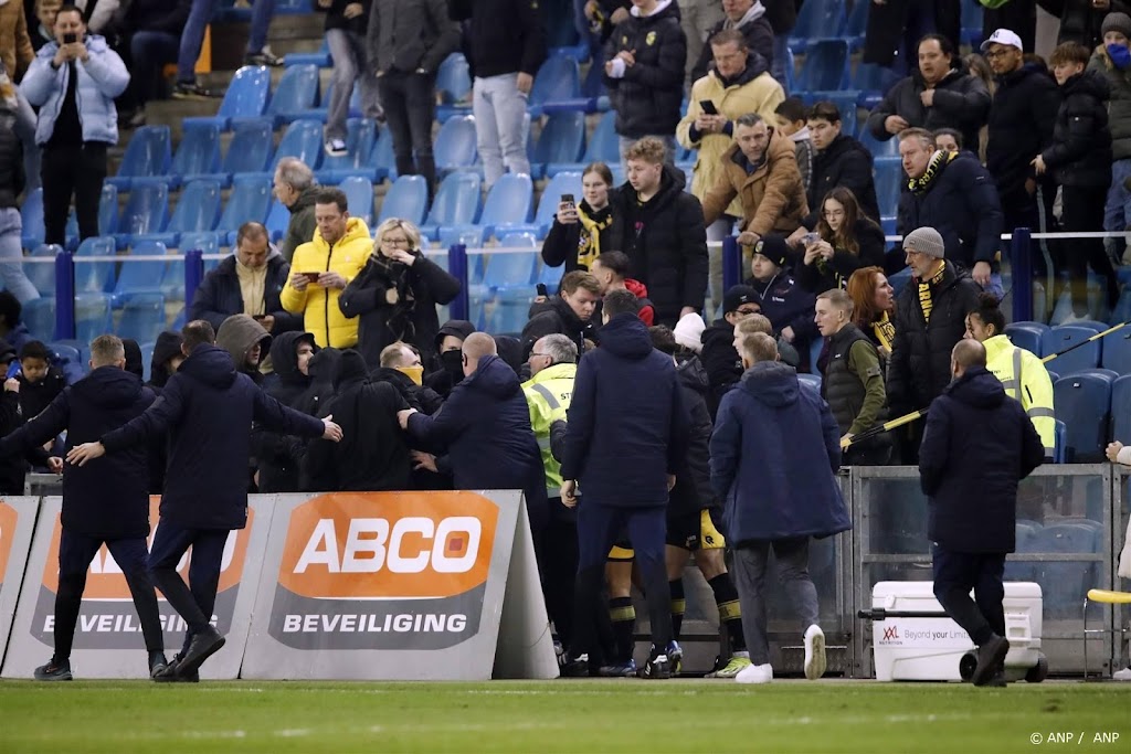 Vitesse scherpt kaartverkoop aan na rellen rond duel met Feyenoord