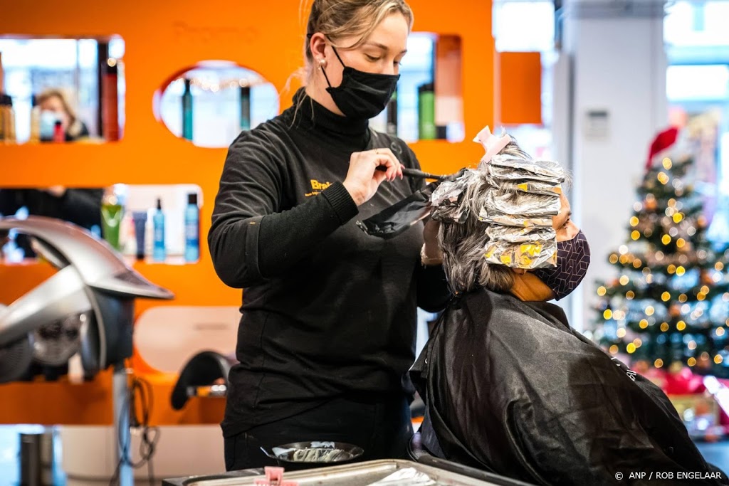 'Meeste contactberoepen mogen volgende week weer aan de slag'