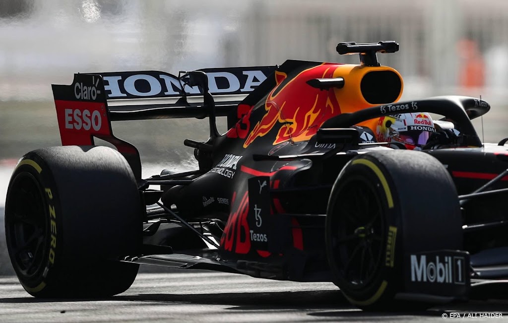 Verstappen rijdt meeste rondjes in ochtend eerste F1-testdag