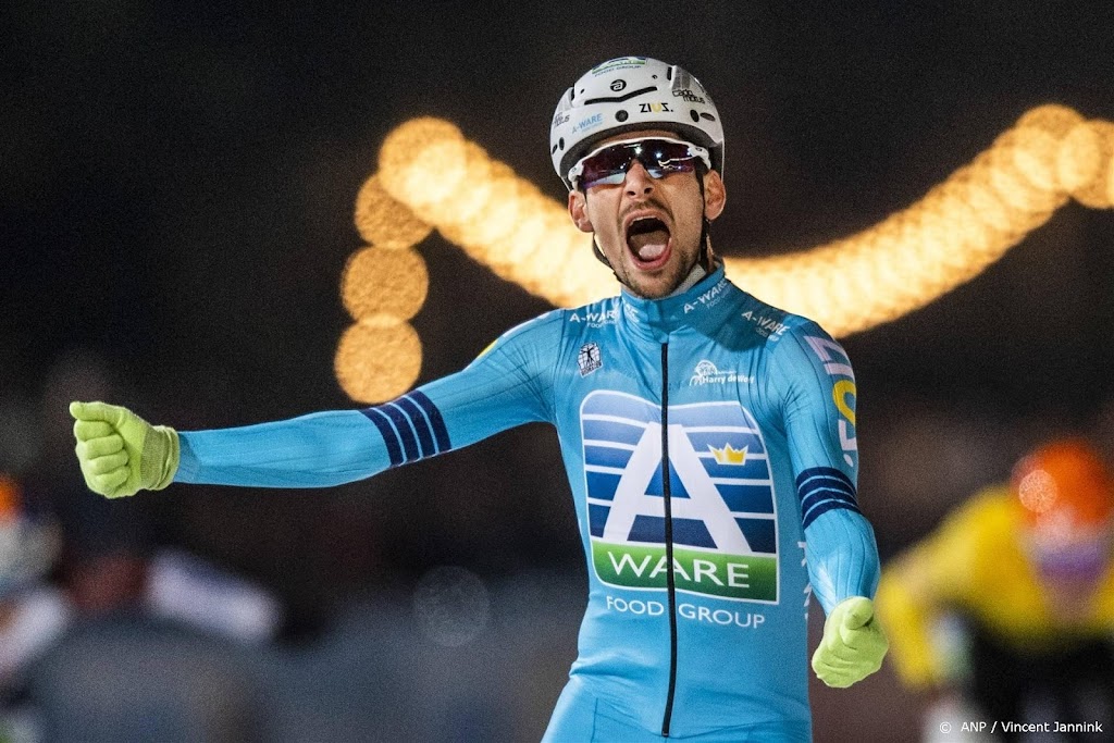 Marathonschaatser Den Hertog wint Grand Prix in Zweedse Lulea