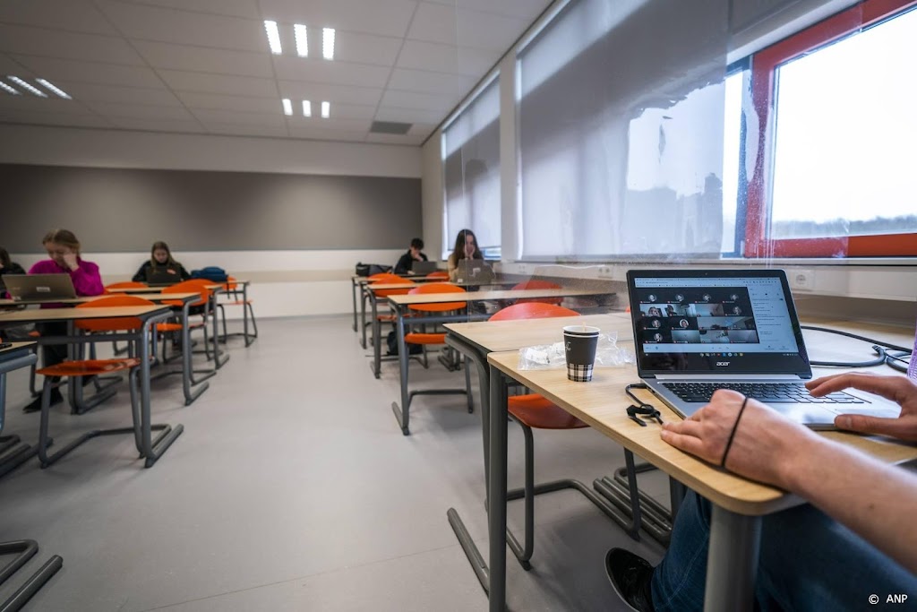 VO-raad: coronaleerling ook zonder diploma naar hoger onderwijs