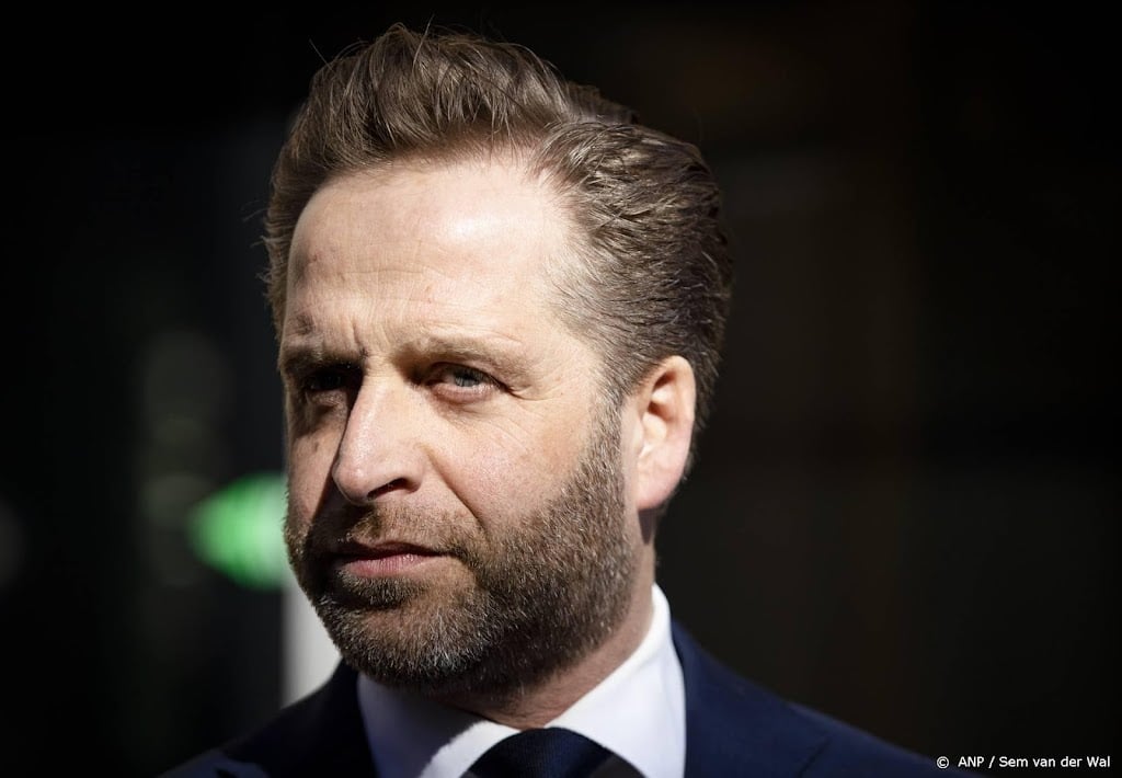 Oppositie wil uitleg over rol De Jonge in mondkapjesdeal