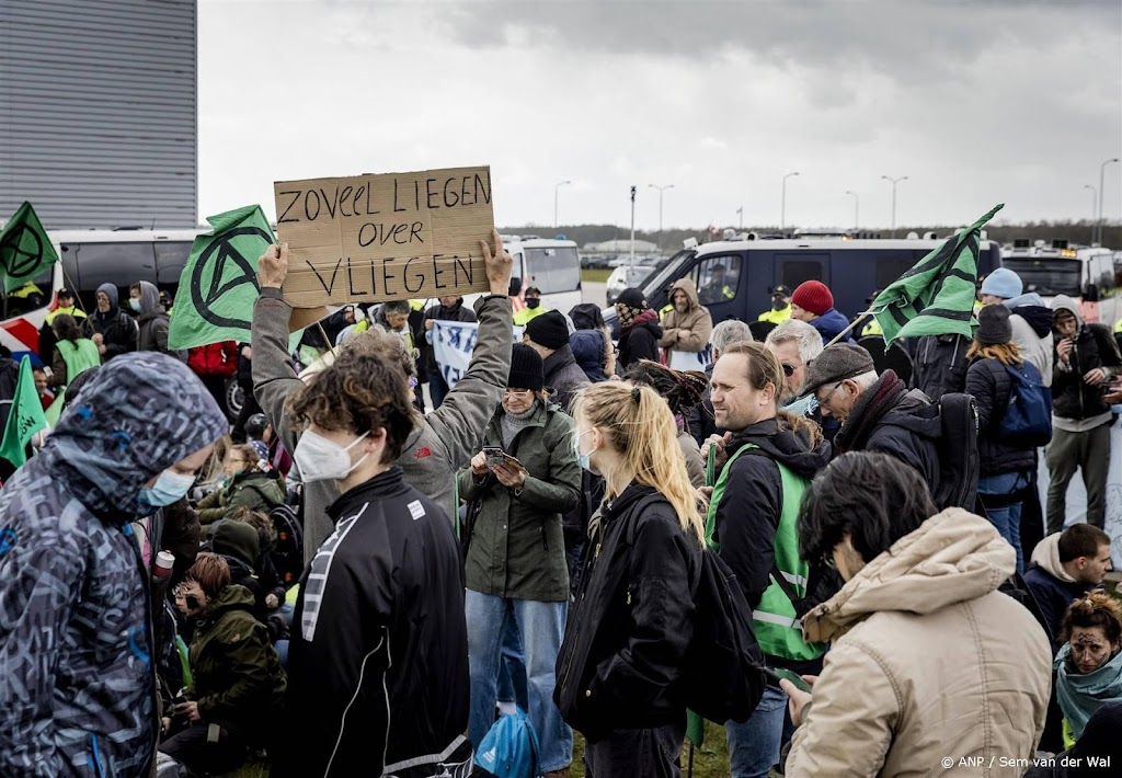 Extinction en Scientist Rebellion in actie bij Eindhoven Airport